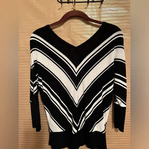 WHITE HOUSE~ BLACK MARKET~BLOUSE~S-M